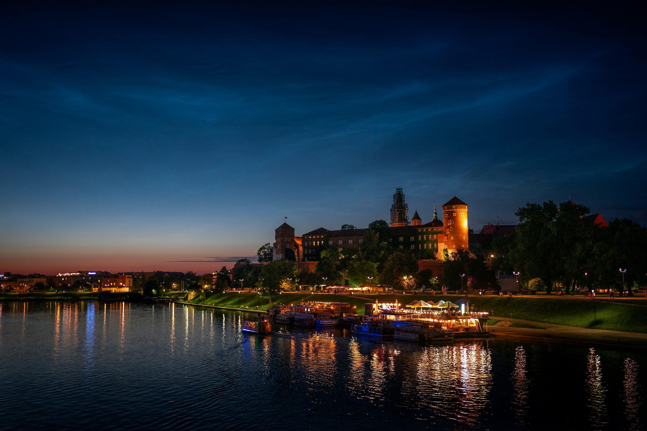 Wawel nad Wisłą o zmierzchu