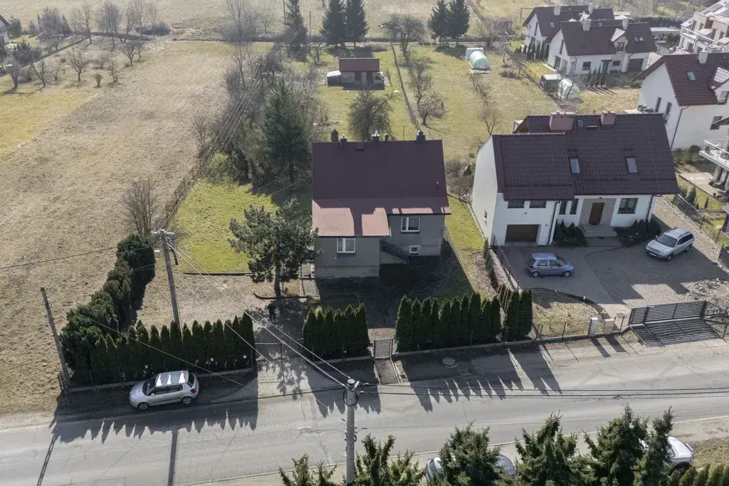 Dom z potencjałem inwestycyjnym, 3276m2 działki – zdjęcie 1 - Dom z potencjałem inwestycyjnym, 3276m2 działki (zdjęcie 1 z 5)