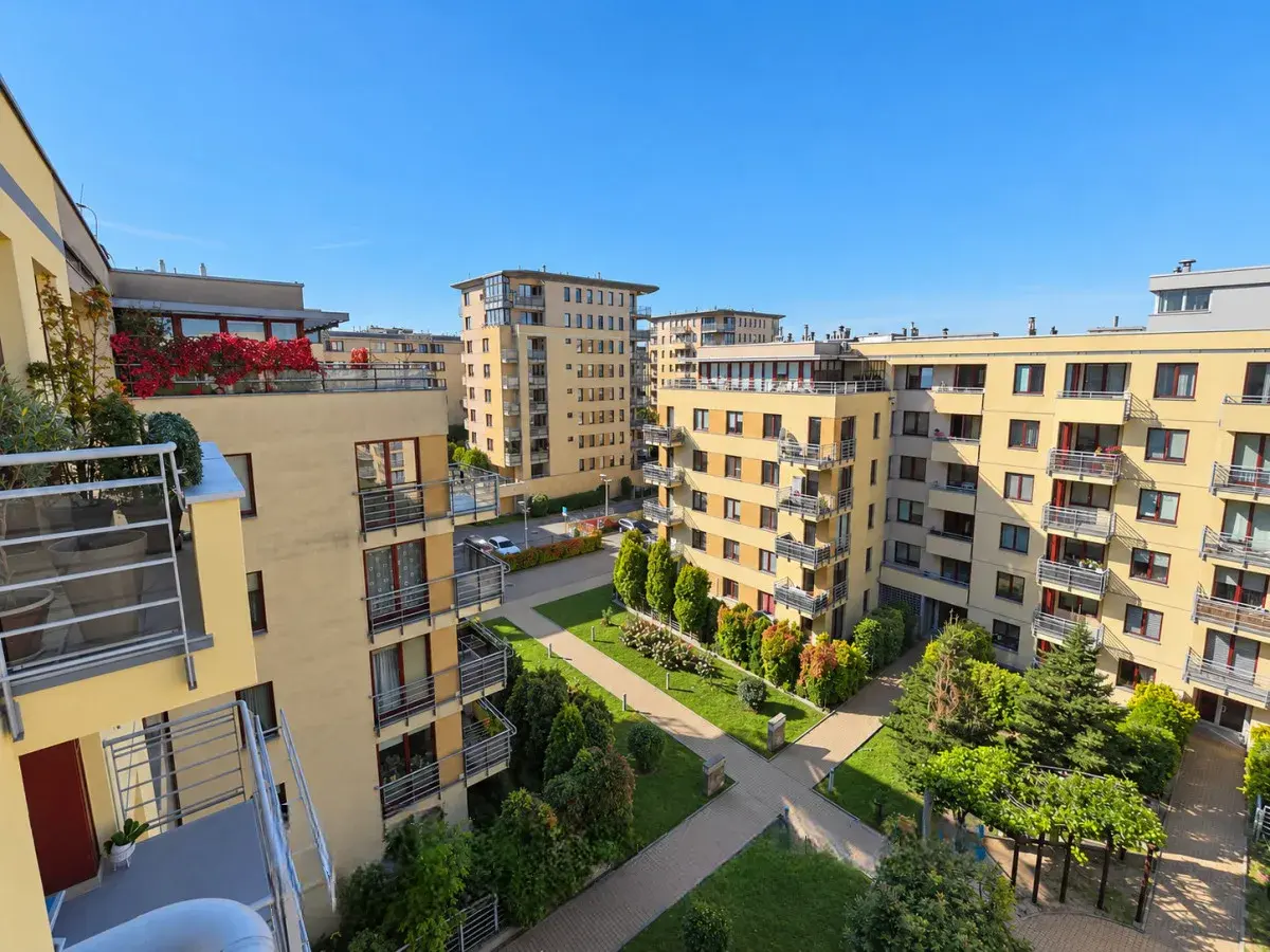 Balkon z widokiem na zieleń | Możliwość 2 pokoi – zdjęcie 1 - Balkon z widokiem na zieleń | Możliwość 2 pokoi (zdjęcie 1 z 5)