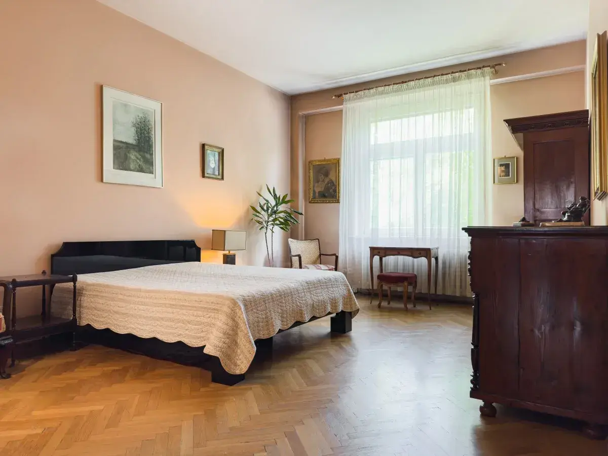 Apartament w modernistycznej kamienicy z balkonem – zdjęcie 1 - Apartament w modernistycznej kamienicy z balkonem (zdjęcie 1 z 5)