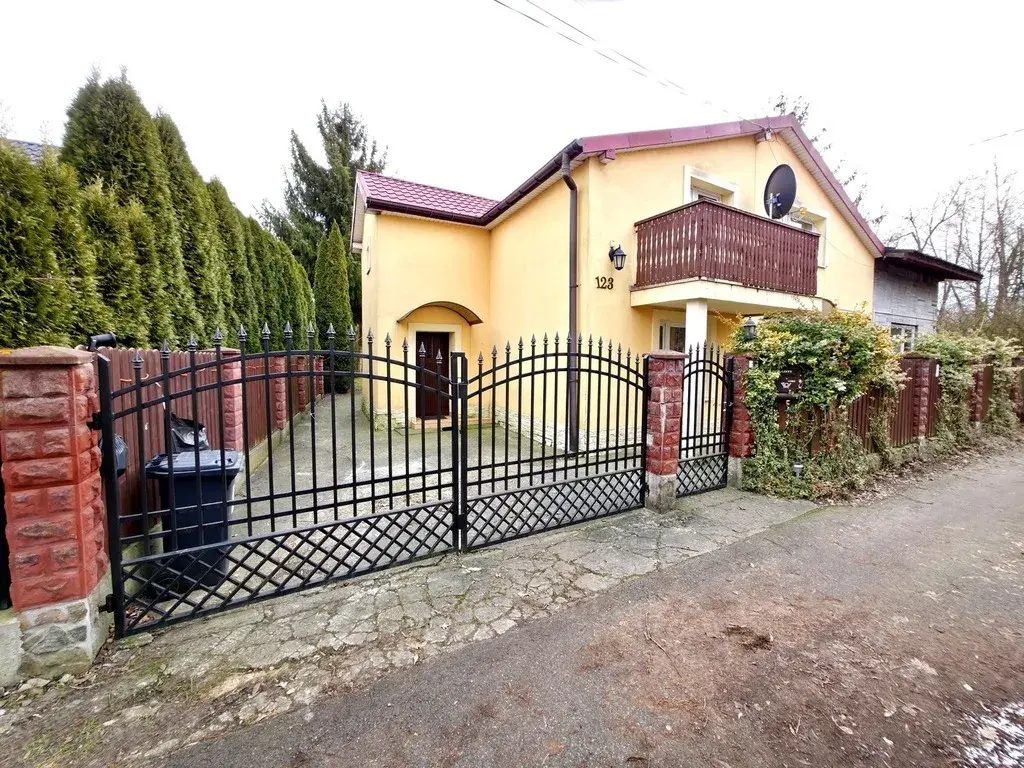 Wyjątkowy dom dwu mieszkaniowy Opatkowice – zdjęcie 1 - Wyjątkowy dom dwu mieszkaniowy Opatkowice (zdjęcie 1 z 5)